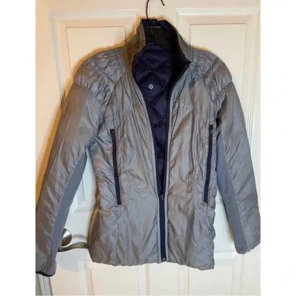 Lululemon Run: Turn Around Jacket
Black size 4 - Picture 6 of 7